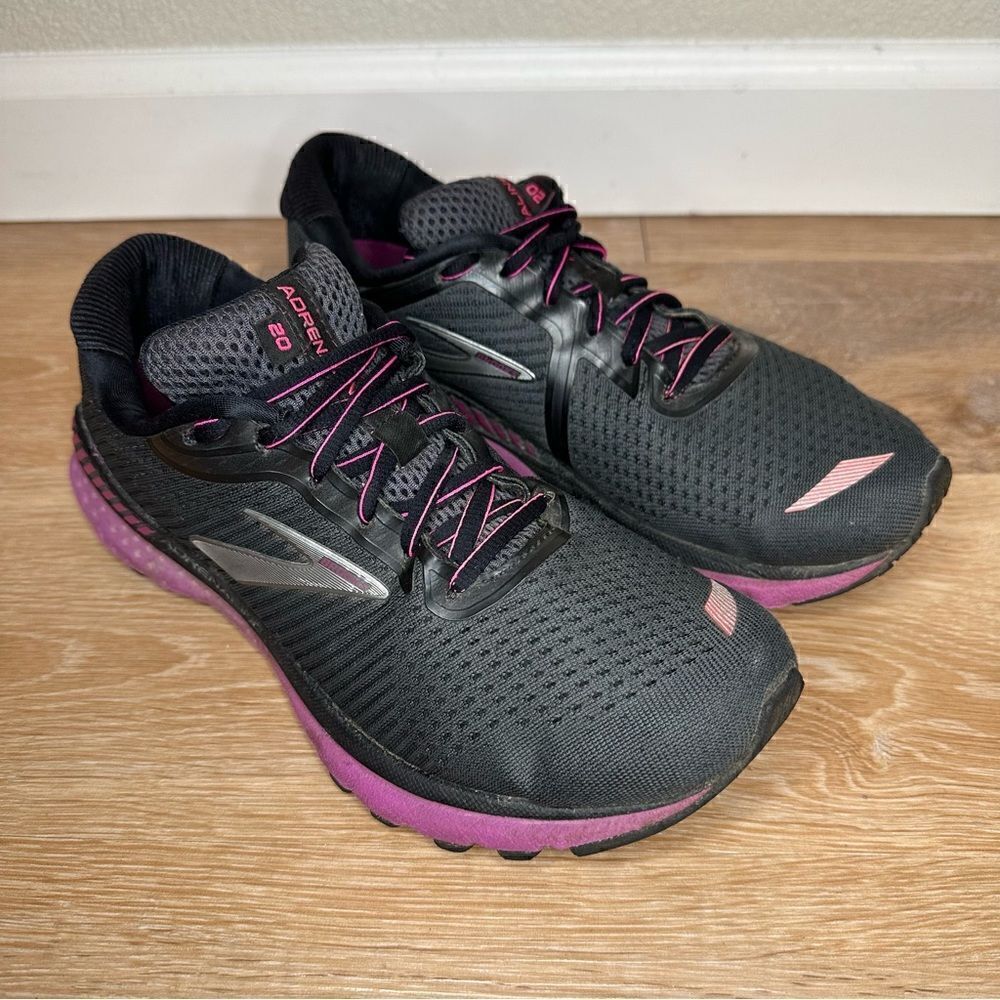 Brooks Adrenaline GTS 20 Black Running Shoes, Size 7.5